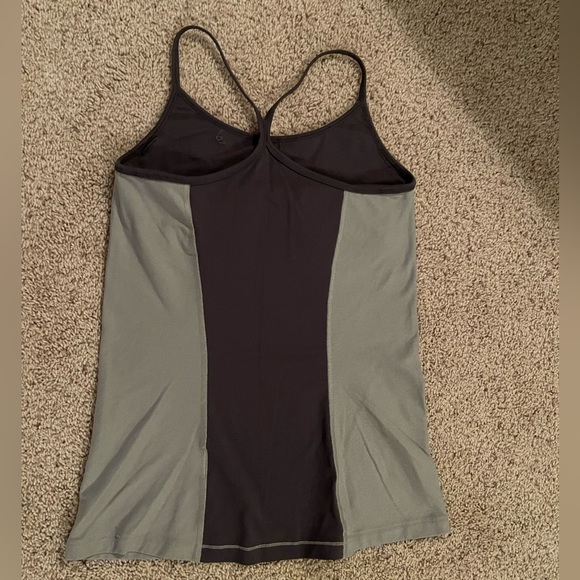 Nike gray tank - Picture 4 of 4